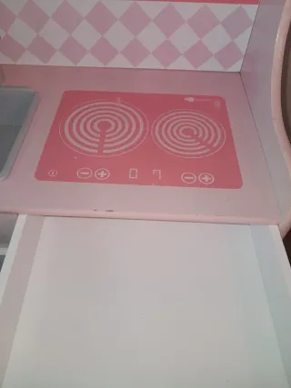 Cocinita de madera rosa