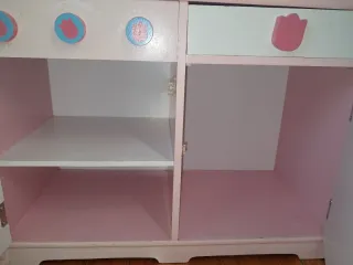 Cocinita de madera rosa