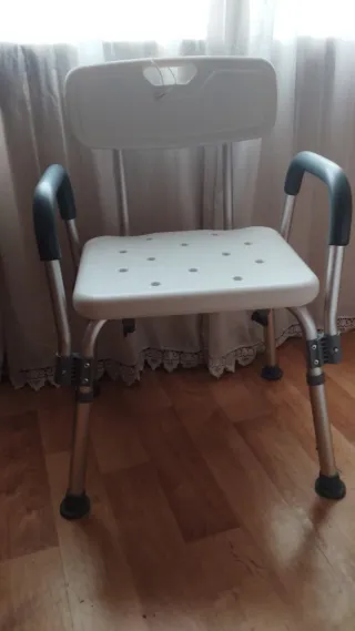 Silla de ducha regulable para discapacitados