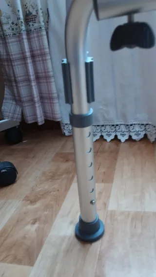 Silla de ducha regulable para discapacitados