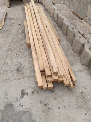 Listones de madera para construcción