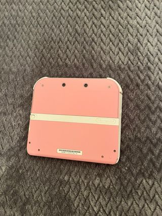 Nintendo 2DS Rosa con Cargador,  Funda de Mario y