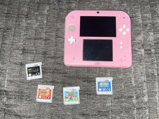 Nintendo 2DS Rosa con Cargador,  Funda de Mario y