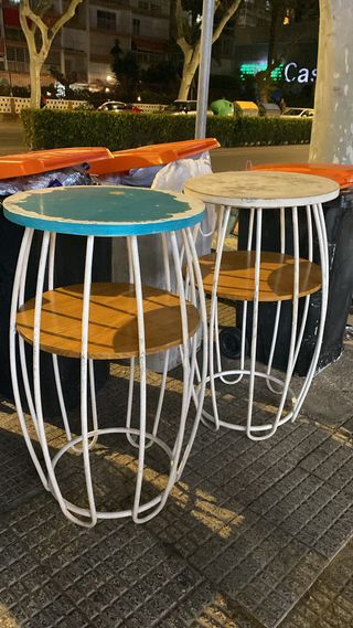 Mesa de bar metálica y madera