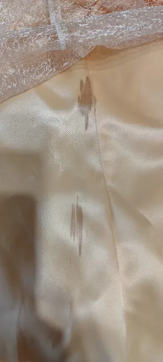 Vestido amarillo strapless con flores