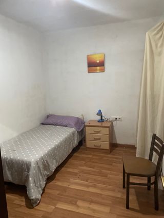 Alquiler de habitacion para hombres tel 692168552