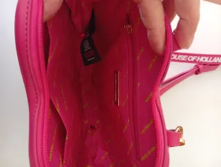 Bolso rosa con cremallera dorada