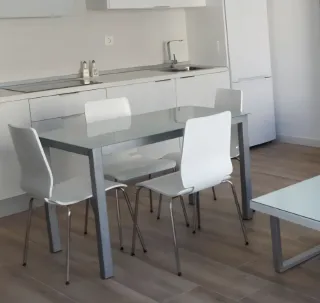 Mesa de comedor con 4 sillas