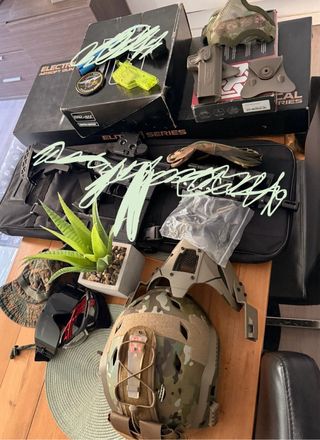 Attrezzatura Airsoft: replica, casco, maschera...