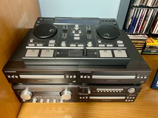 Equipo Pioneer DJ + Mesa