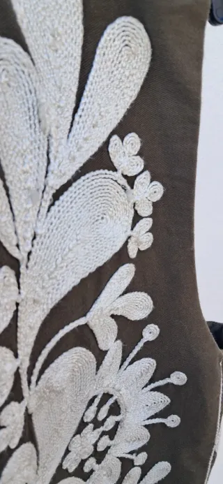 Chaleco Zara Bordado