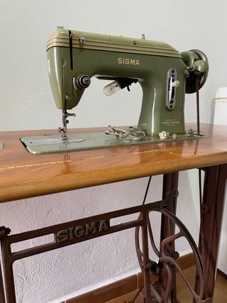 Máquina de coser Sigma antigua