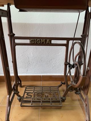 Máquina de coser Sigma antigua