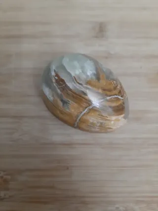 Pedra decorativa em forma de ovo