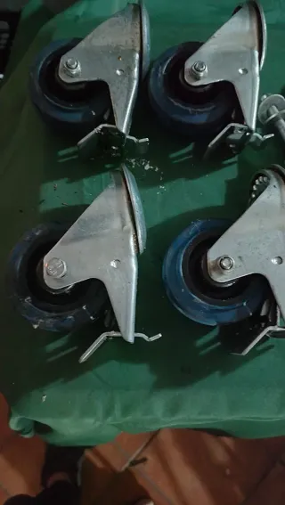 Ruedas industriales de 8 y 10 cm para carros