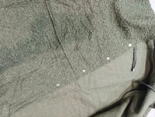 Chaqueta verde con capucha