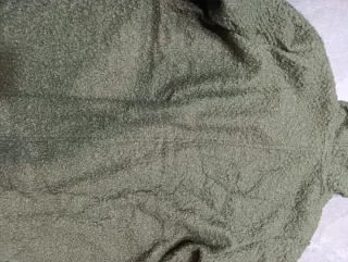Chaqueta verde con capucha