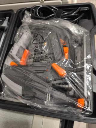 Sierra de calar TACKLIFE 800W Láser