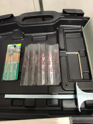 Sierra de calar TACKLIFE 800W Láser