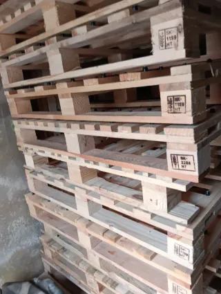 Palets de madera para decoración y jardín.