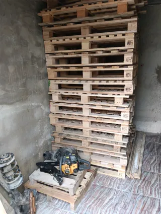 Palets de madera para decoración y jardín.