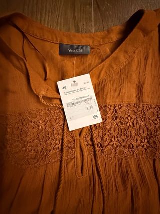 Blusa manga larga con detalles de encaje