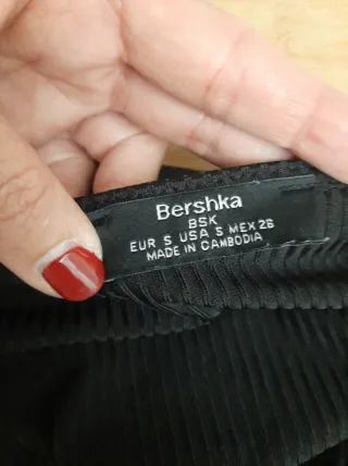 Top Bershka preto em malha canelada