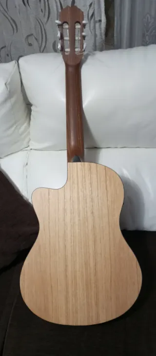 Guitarra Admira Lena C - Amplificada