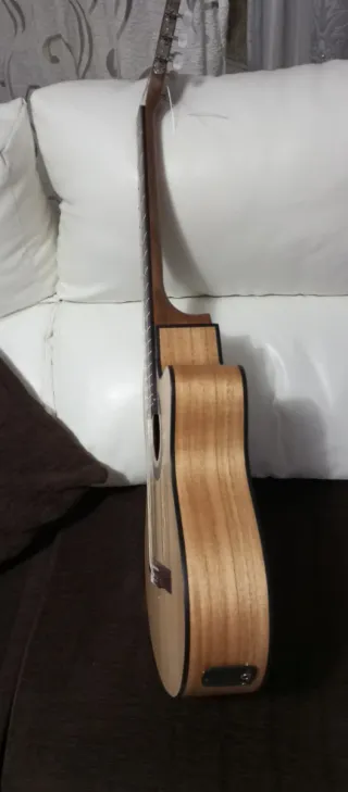 Guitarra Admira Lena C - Amplificada