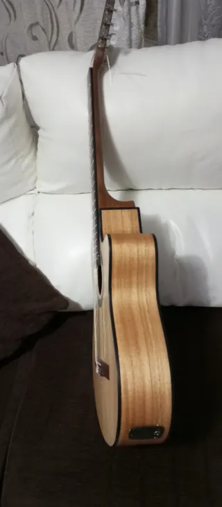 Guitarra Admira Lena C - Amplificada