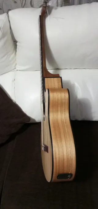 Guitarra Admira Lena C - Amplificada