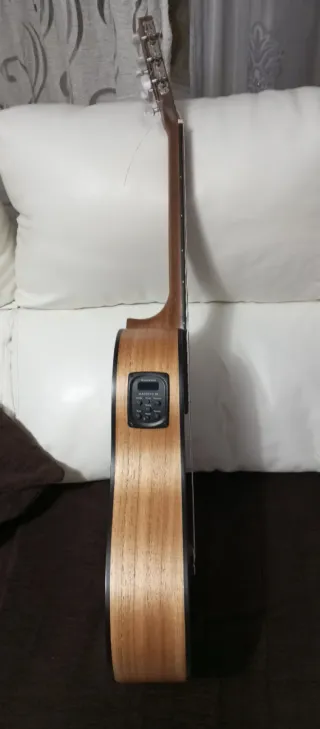 Guitarra Admira Lena C - Amplificada