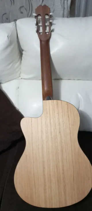 Guitarra Admira Lena C - Amplificada