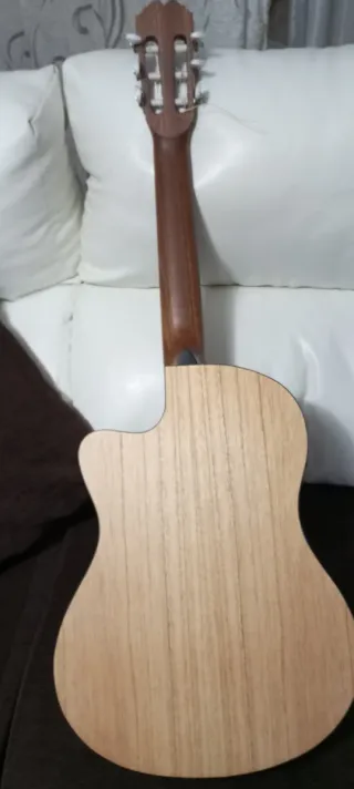 Guitarra Admira Lena C - Amplificada