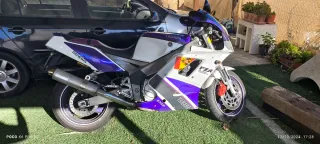 Yamaha FZR 1000 EXUP Moto Deportiva