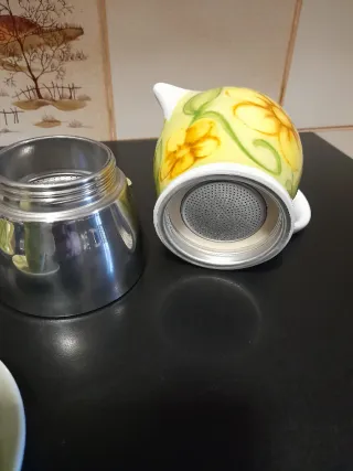 Caffettiera Thun con 2 tazzine e piattini