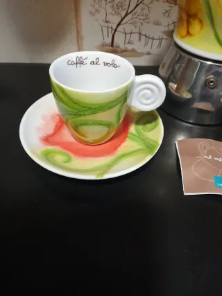 Caffettiera Thun con 2 tazzine e piattini