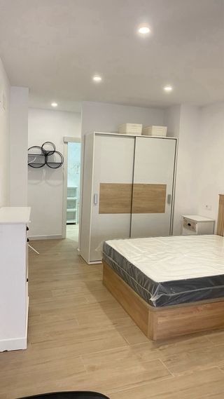 Se alquila piso TRES MESES.