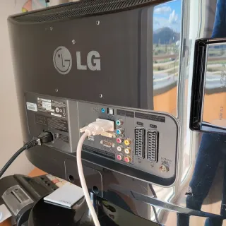 Monitor TV LG Full HD M2262D 22