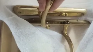 Manetas de puerta doradas