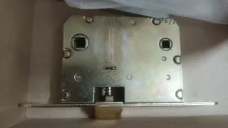 Manetas de puerta doradas