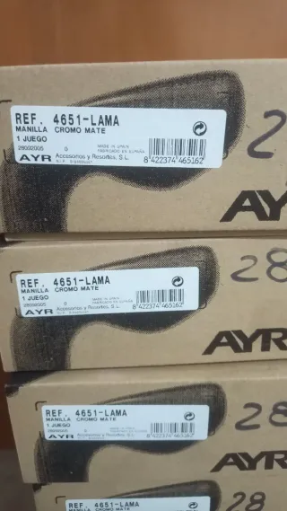 Manetas de puerta doradas