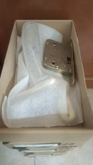 Manetas de puerta doradas