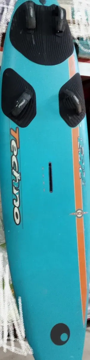 Vela de windsurf y tabla