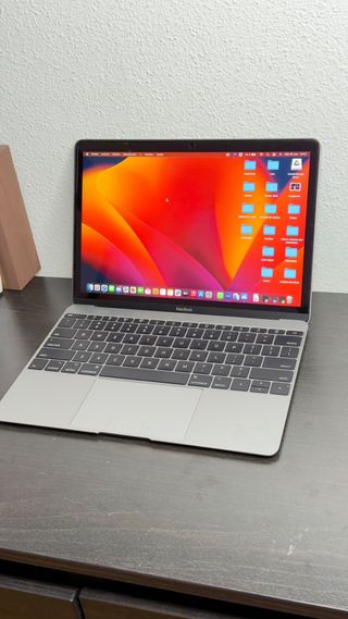 MacBook i7 8GB RAM 250GB SSD