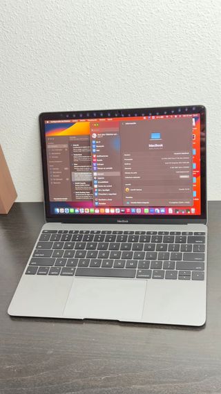MacBook i7 8GB RAM 250GB SSD