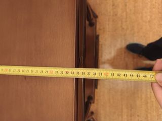 Mesita auxiliar alta con cajón