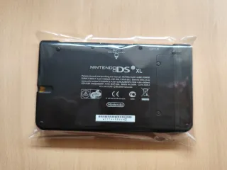 Nintendo DSi XL Giallo + Caricabatterie