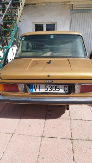SEAT 124 1996
