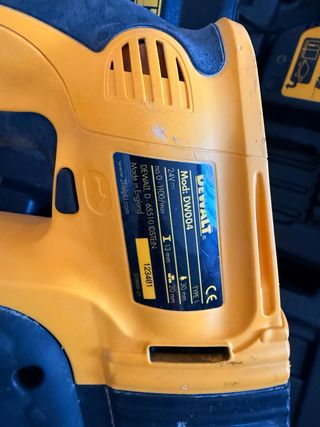 Taladro Percutor Dewalt 24V con Batería y Cargador
